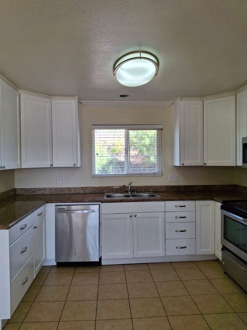 El Cajon Apartment: 1440 Oakdale #18