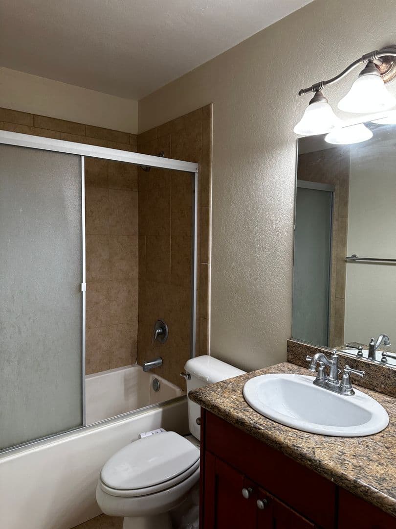El Cajon Apartment: 1440 Oakdale #18