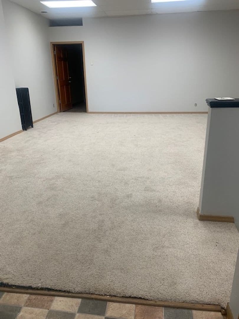 Adel Apartment: 903 Main Street