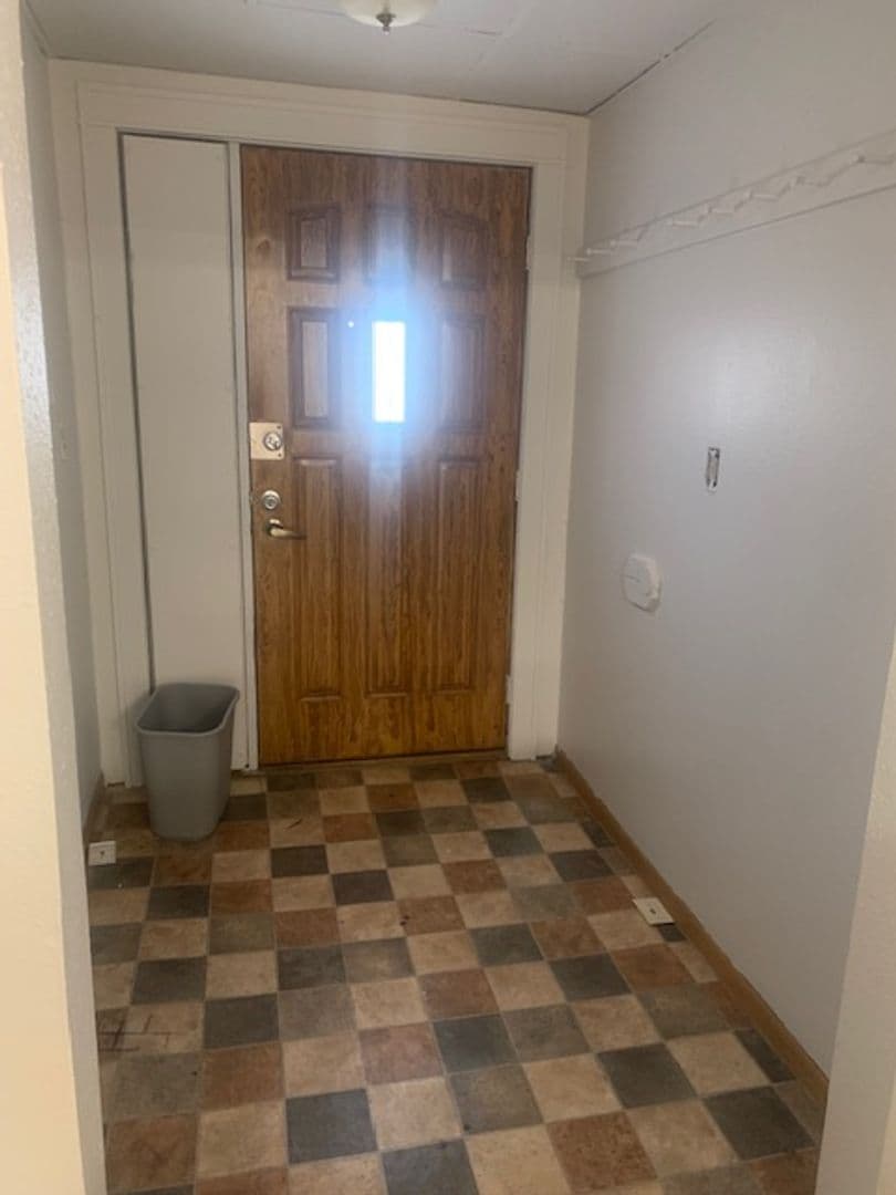 Adel Apartment: 903 Main Street