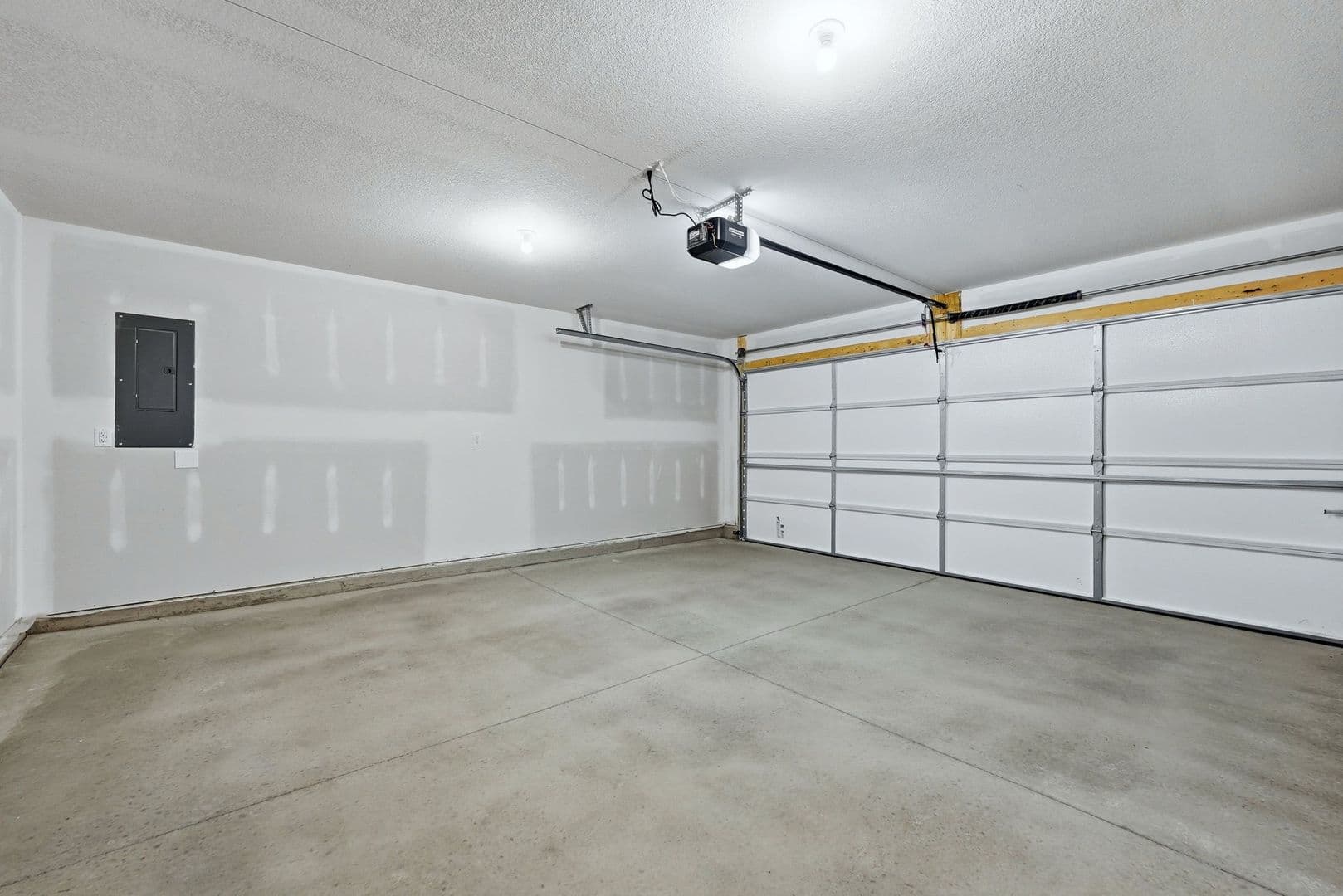 Fort Wayne Apartment: 3782 Thunderhawk Pass