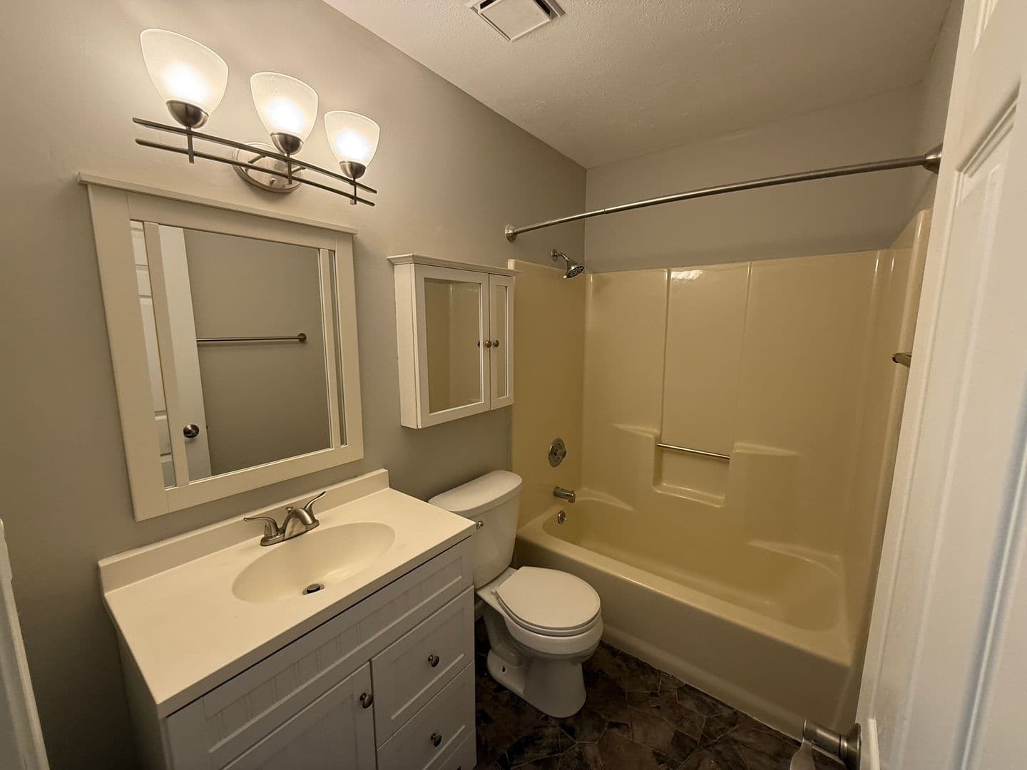 Fort Wayne House: 6328 Neighbor Dr.