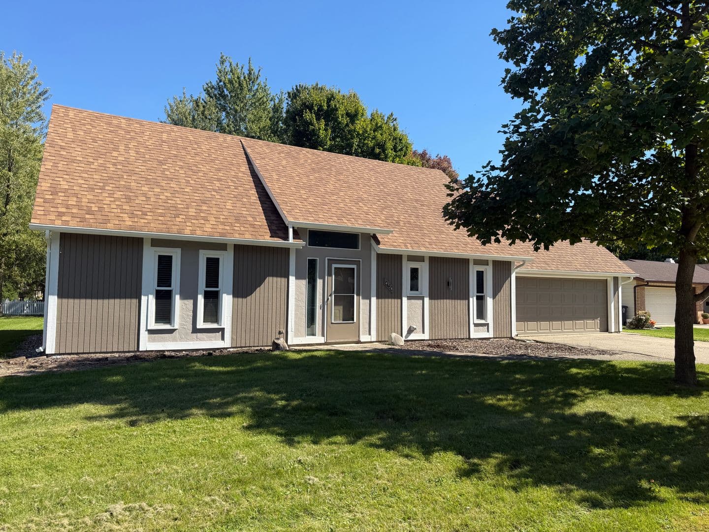 Fort Wayne House: 4734 Queensbury Dr.