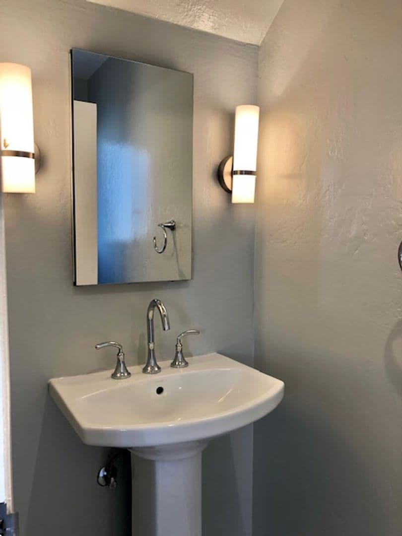 Sunnyvale Apartment: 1674 Hollenbeck Avenue