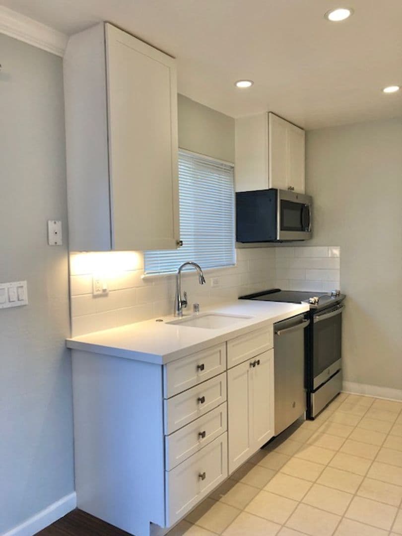 Sunnyvale Apartment: 1674 Hollenbeck Avenue