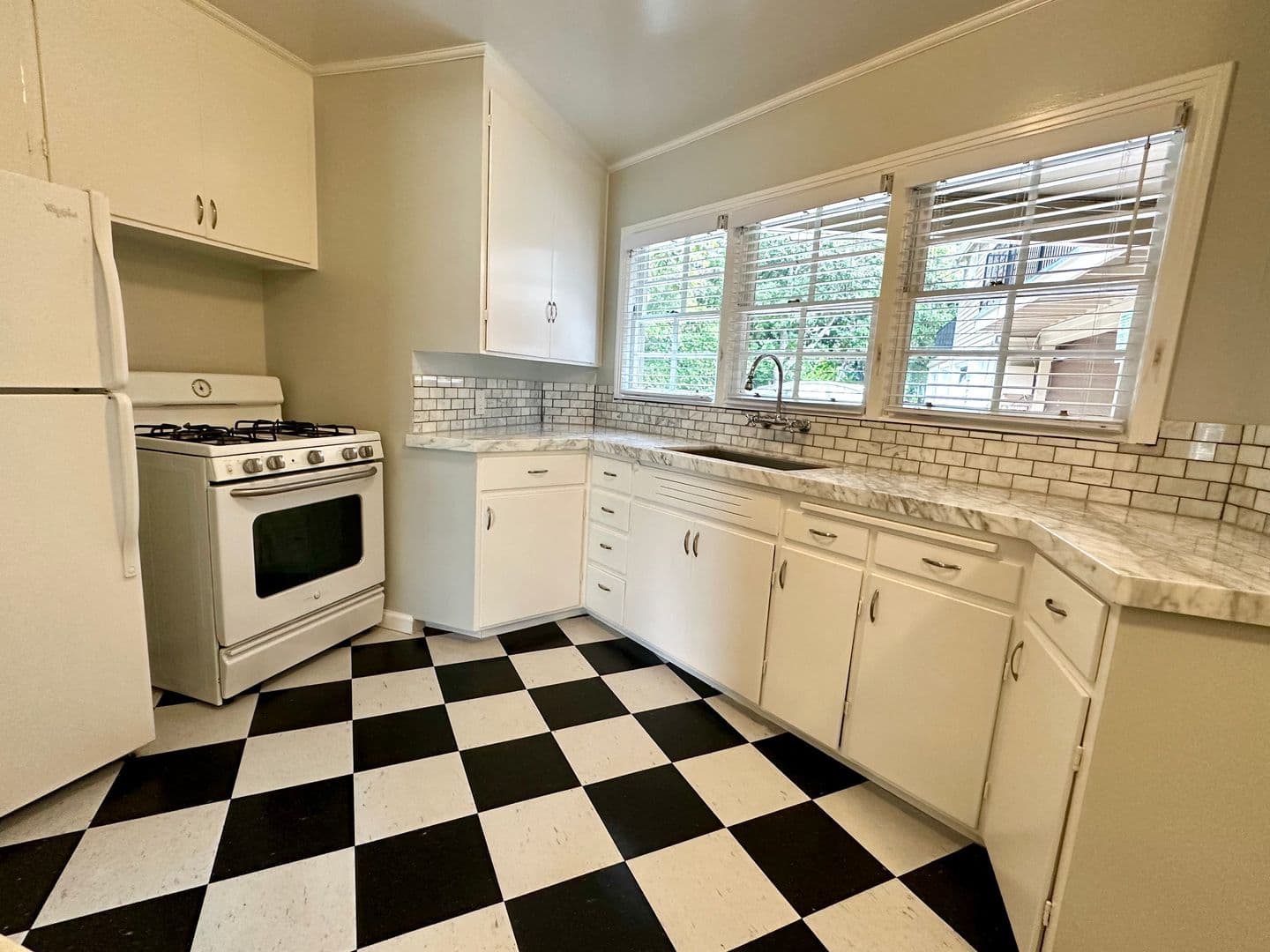 Burlingame Apartment: 1445 Bellevue Avenue