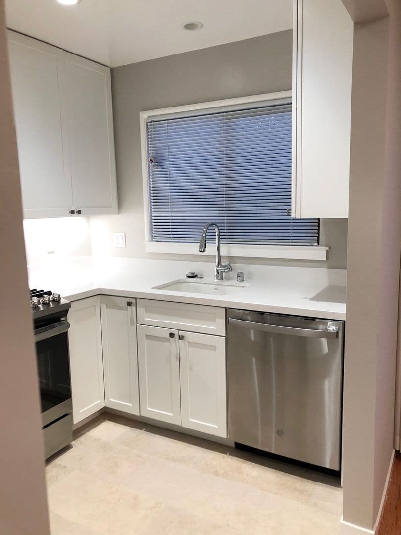 Menlo Park Apartment: 1041 Laurel Street