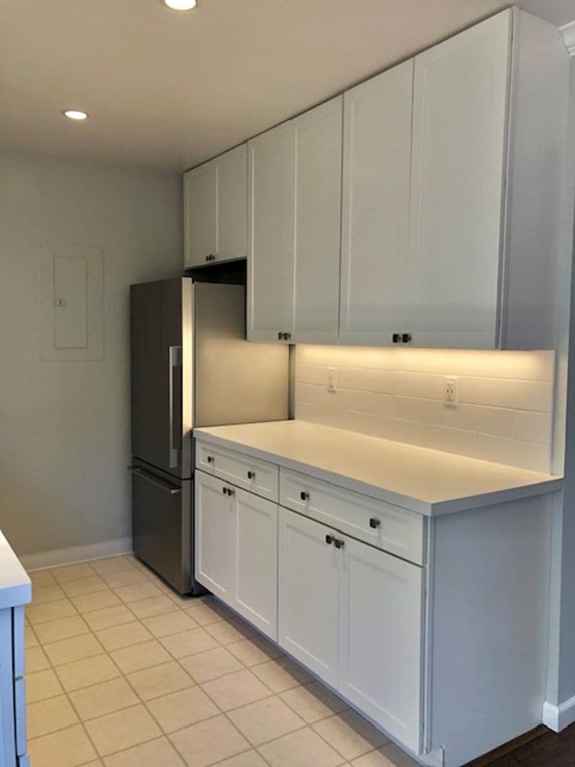 Sunnyvale Apartment: 1674 Hollenbeck Avenue