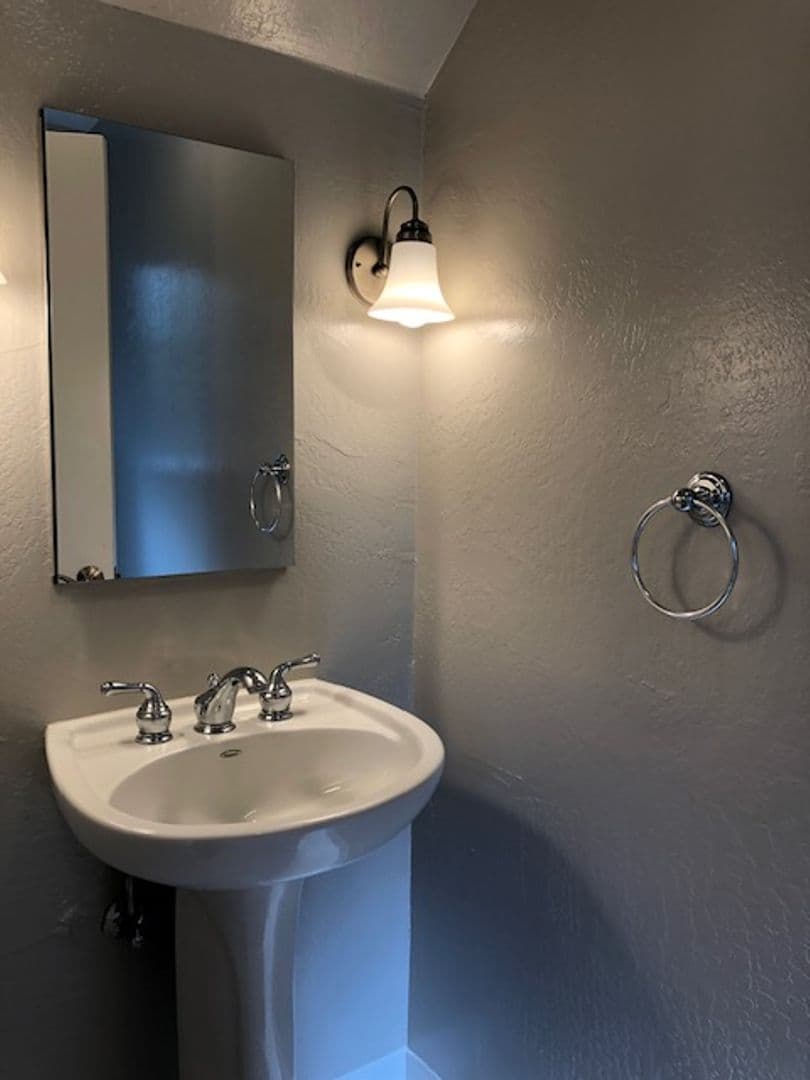 Sunnyvale Apartment: 1674 Hollenbeck Avenue