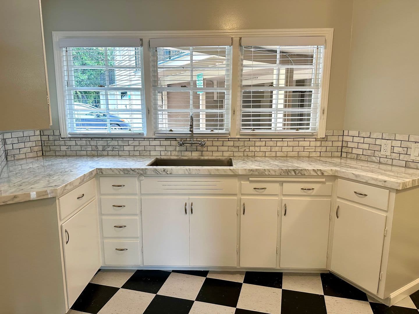 Burlingame Apartment: 1445 Bellevue Avenue