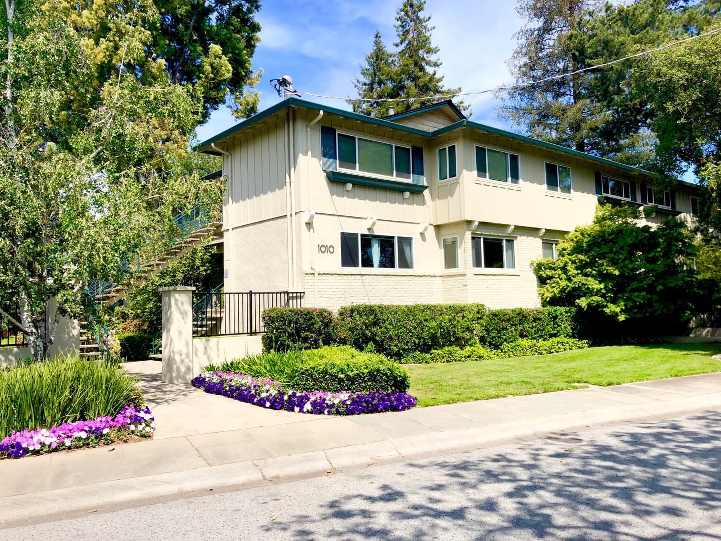 Menlo Park Apartment: 1010 Noel Drive