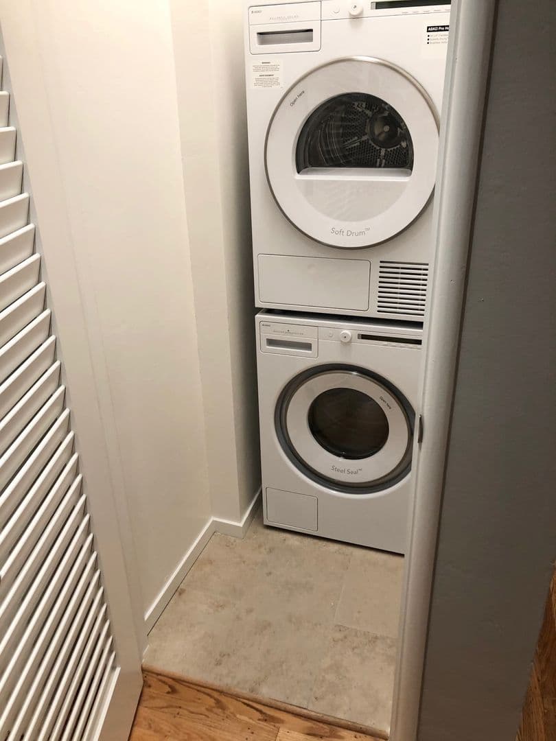 Menlo Park Apartment: 1041 Laurel Street