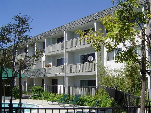 Mountain View Apartment: 2645 California Street
