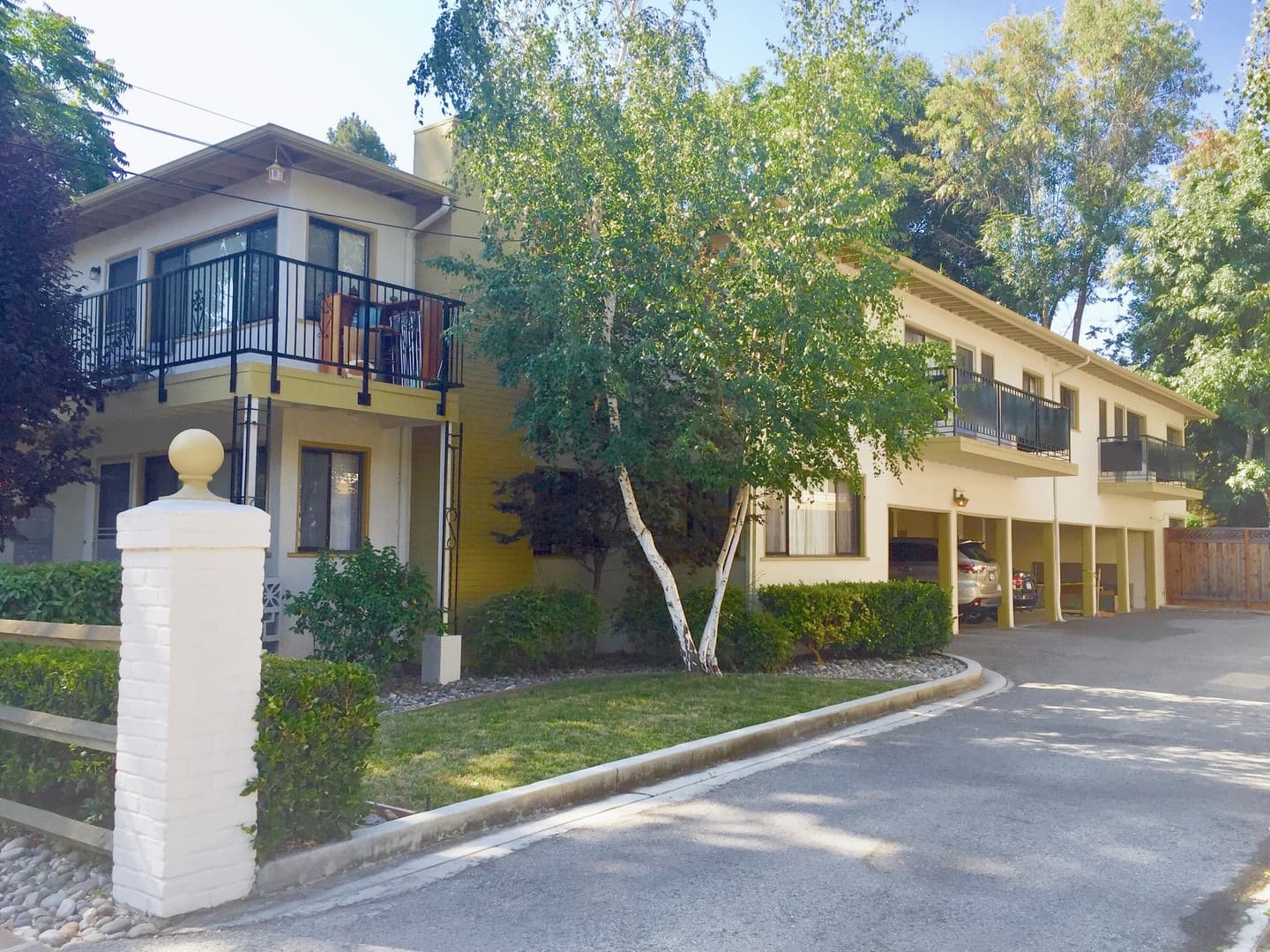 Menlo Park Apartment: 1041 Laurel Street