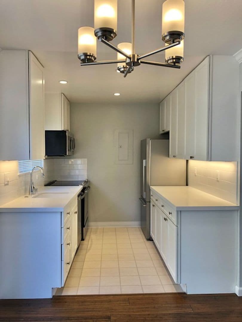 Sunnyvale Apartment: 1674 Hollenbeck Avenue