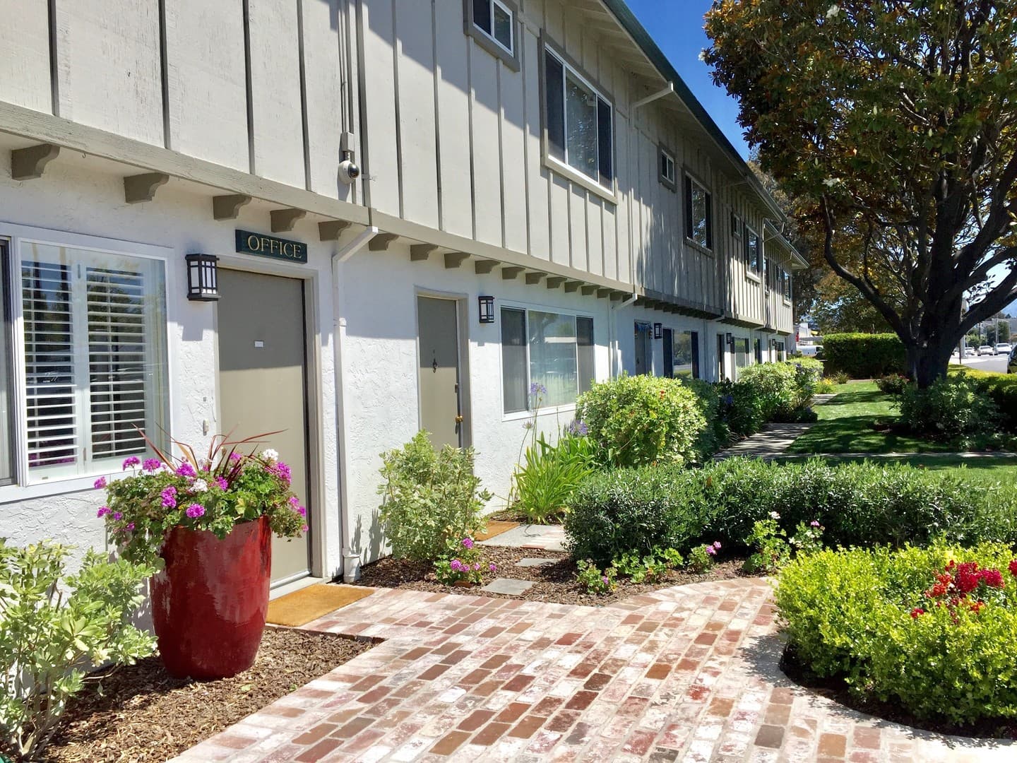 Sunnyvale Apartment: 1674 Hollenbeck Avenue