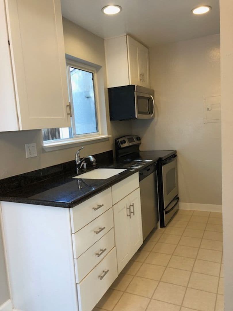 Sunnyvale Apartment: 1674 Hollenbeck Avenue
