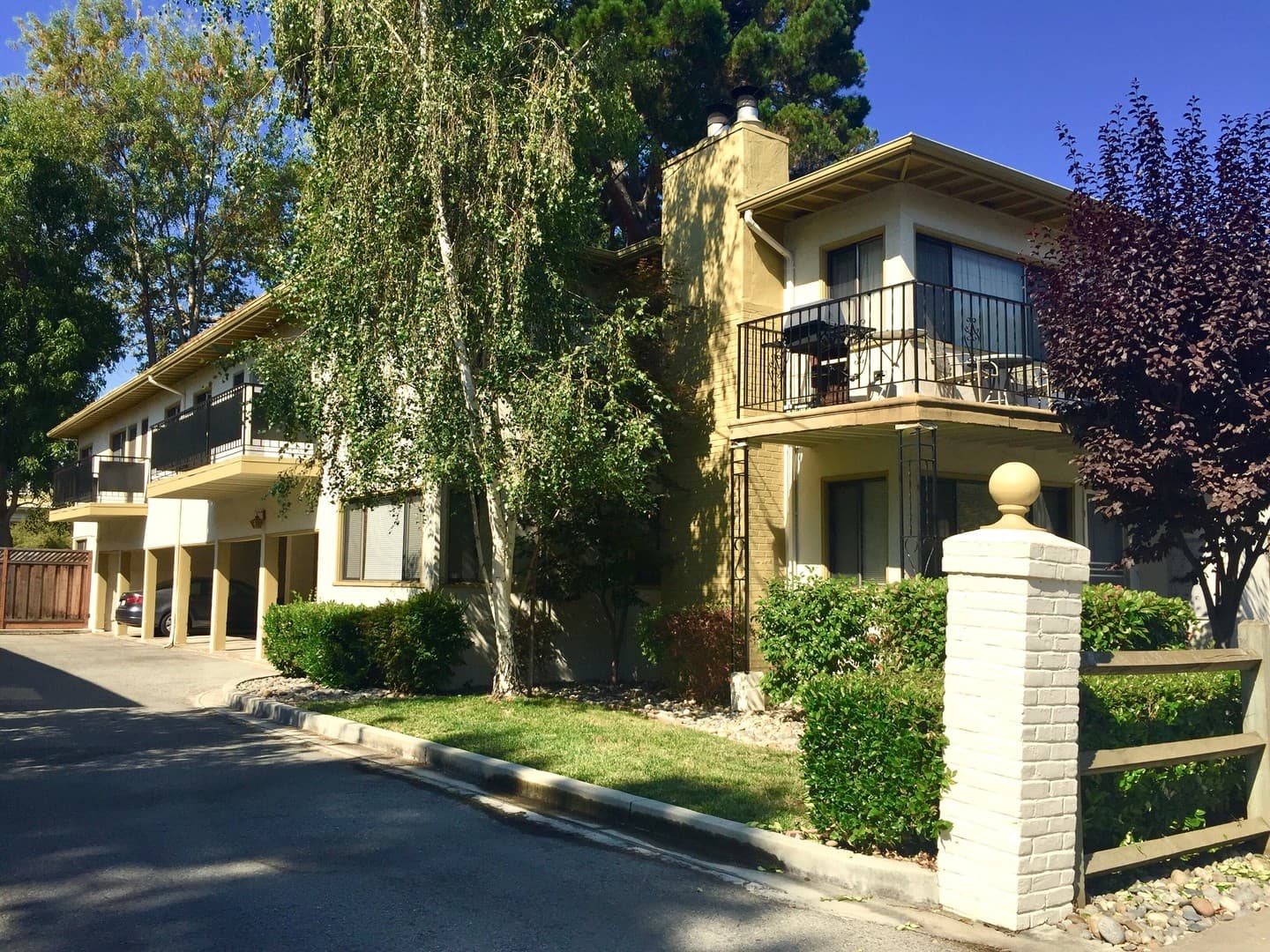 Menlo Park Apartment: 1041 Laurel Street