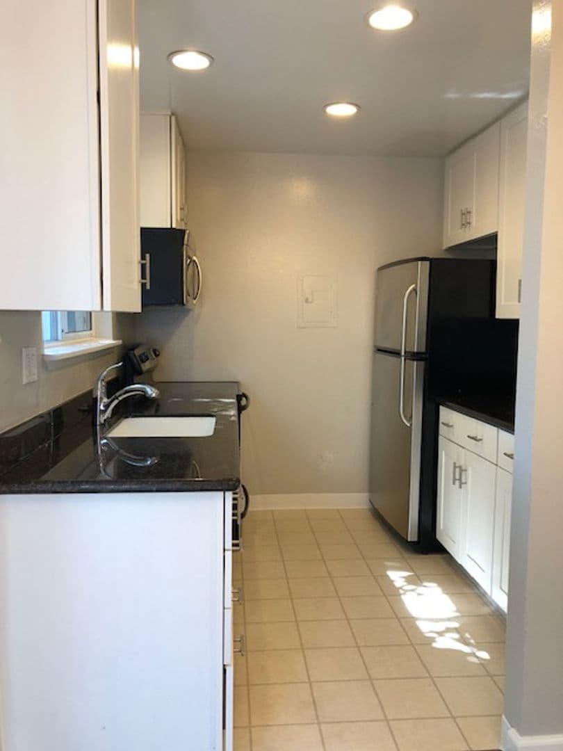 Sunnyvale Apartment: 1674 Hollenbeck Avenue