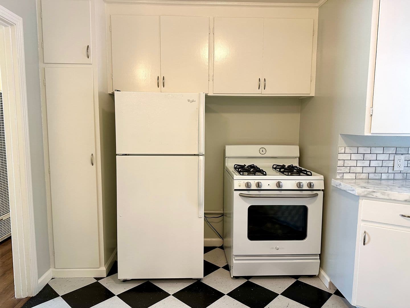 Burlingame Apartment: 1445 Bellevue Avenue