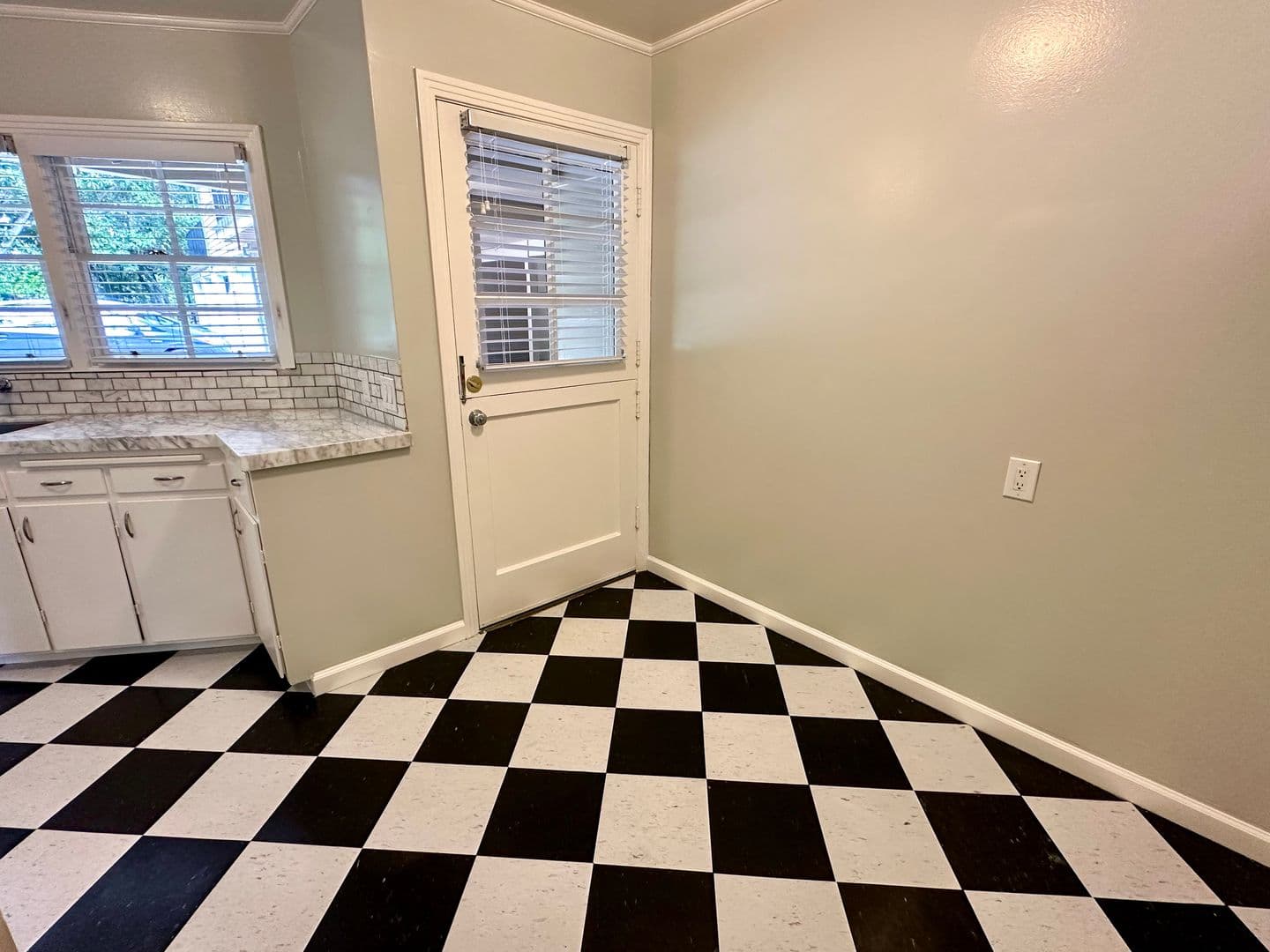 Burlingame Apartment: 1445 Bellevue Avenue
