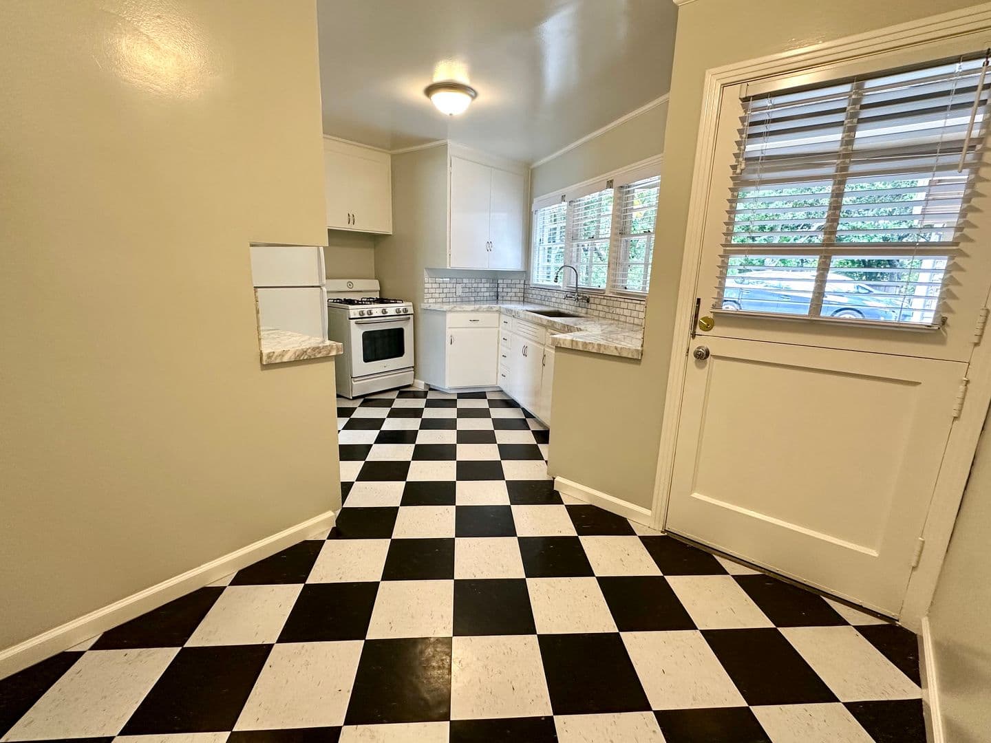 Burlingame Apartment: 1445 Bellevue Avenue