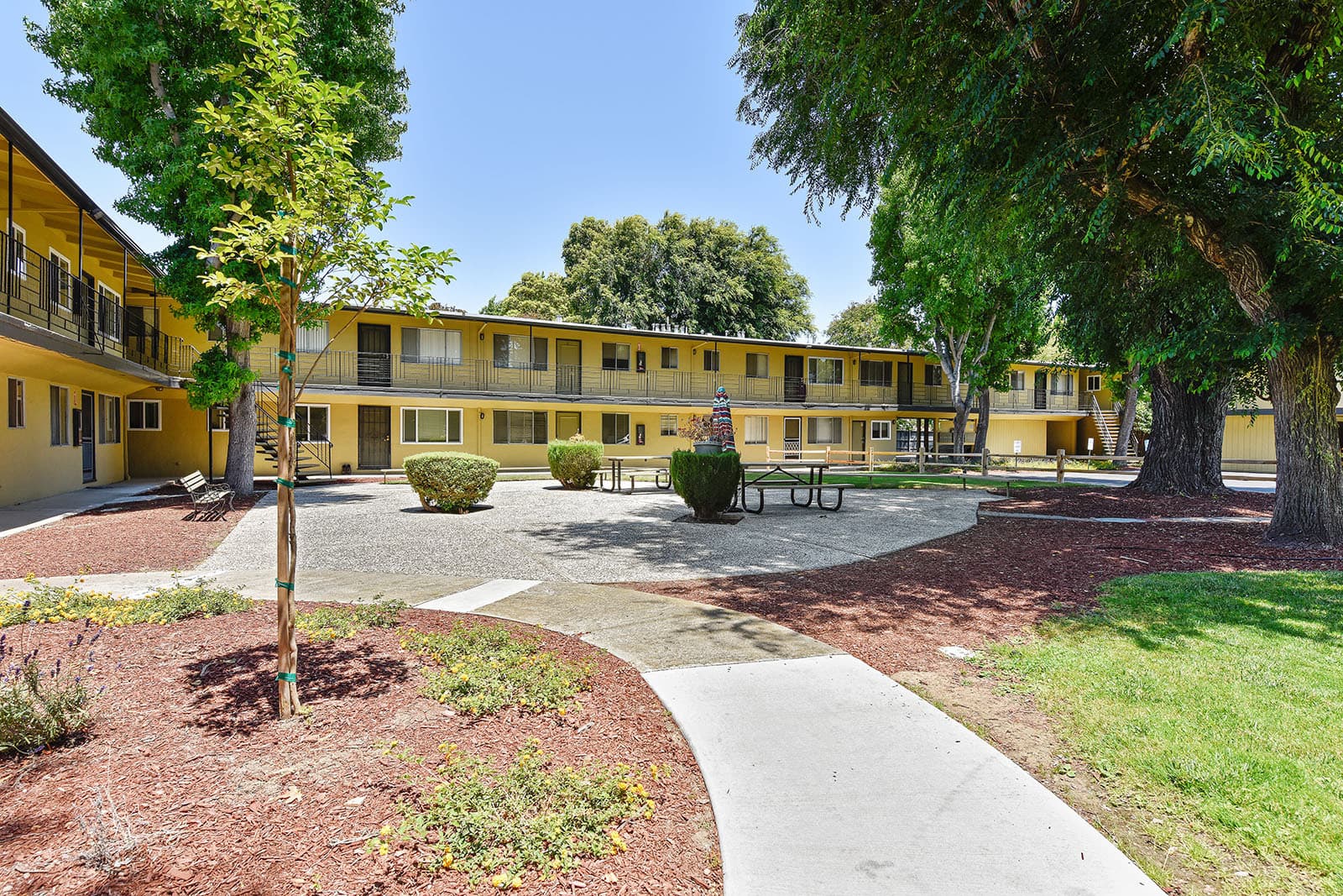 Fremont Apartment: 4737 Thornton Avenue