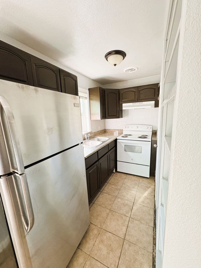 Oakland Apartment: 8656 MacArthur Blvd