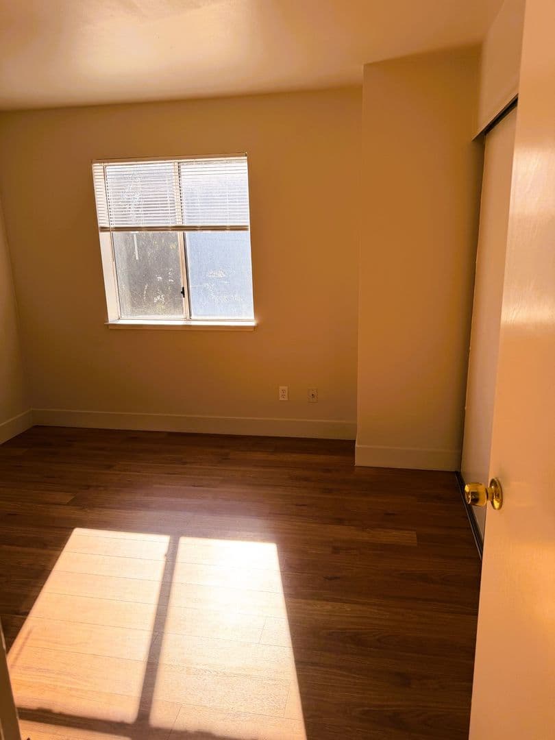 Oakland Apartment: 9700 Mountain Boulevard