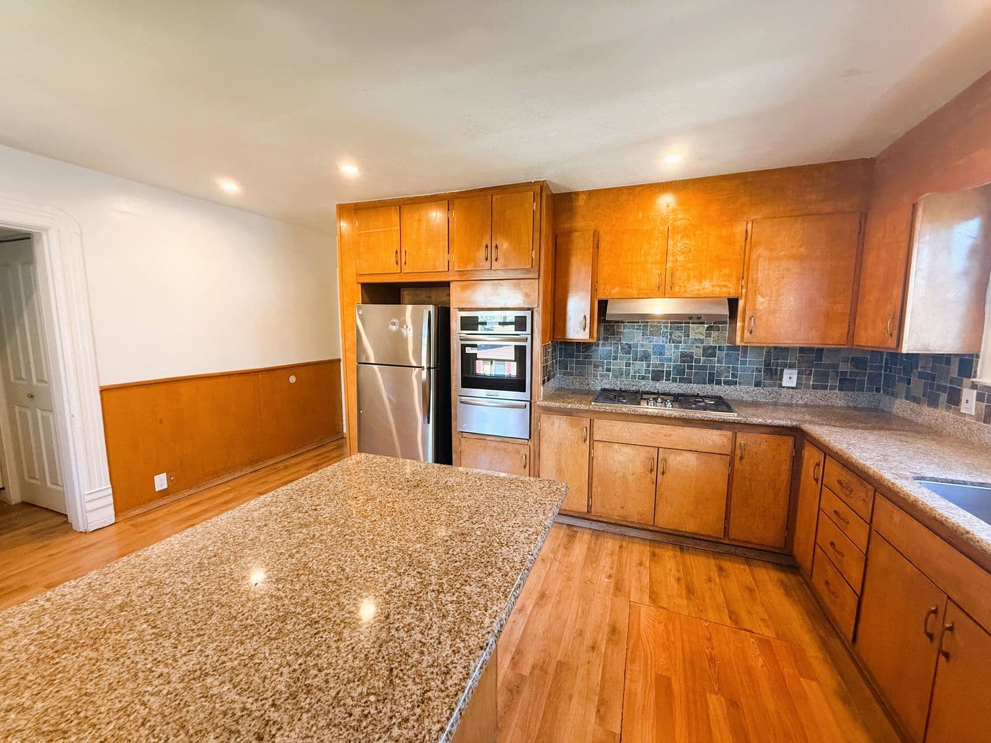 Oakland Apartment: 756 58th Street