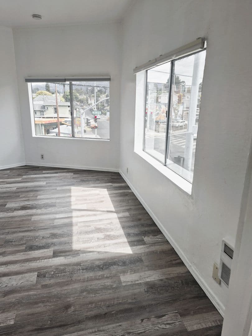 Oakland Apartment: 1811 27th Ave