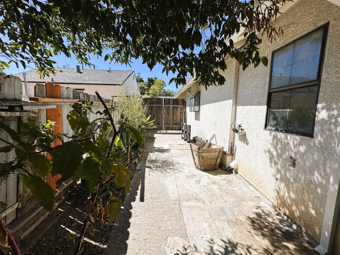Sacramento House: 3221 44th St
