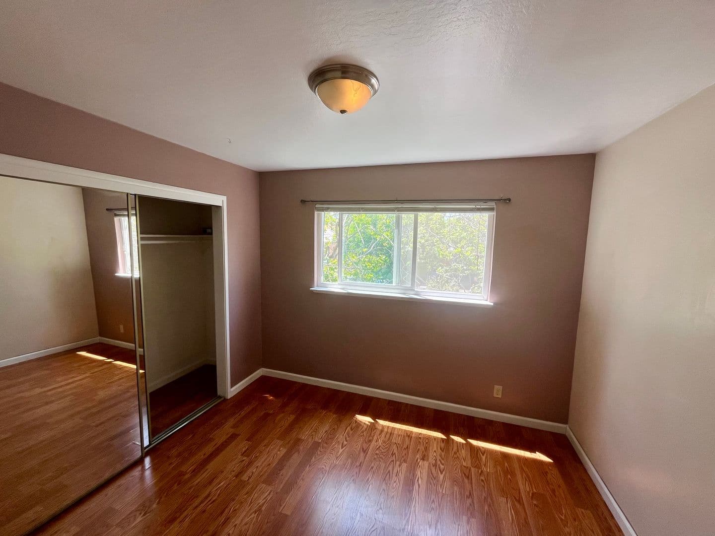 Oakland Apartment: 588 59th Street