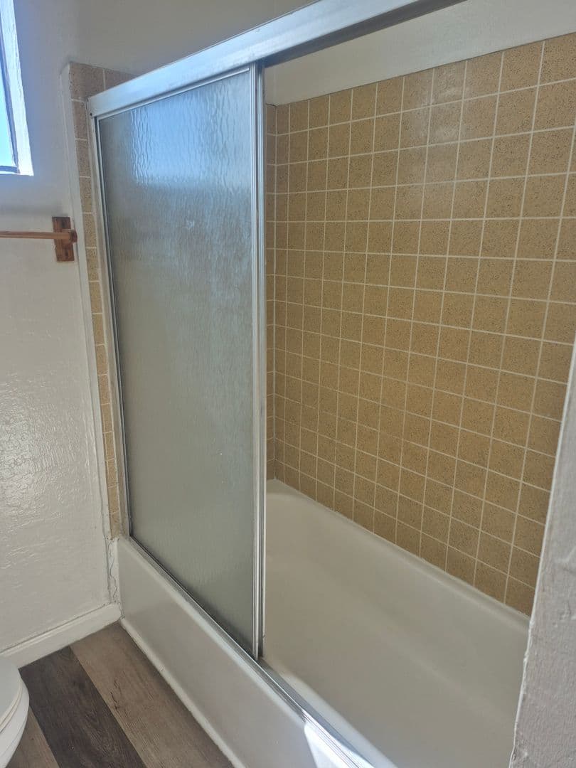 Oakland Apartment: 1811 27th Ave