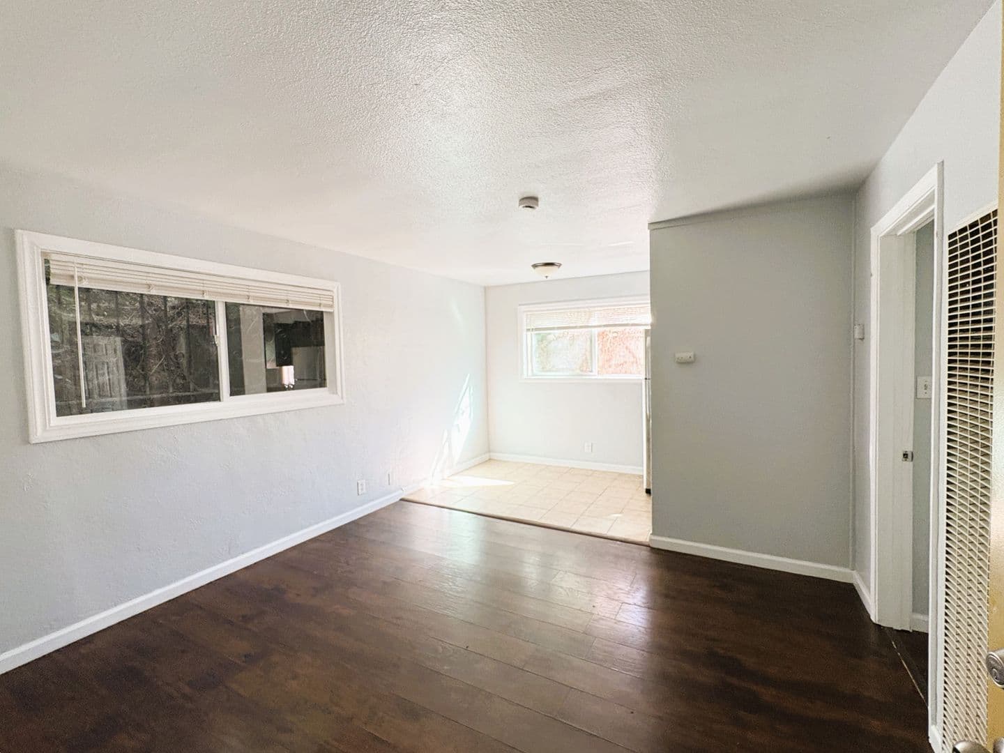 Oakland Apartment: 8656 MacArthur Blvd