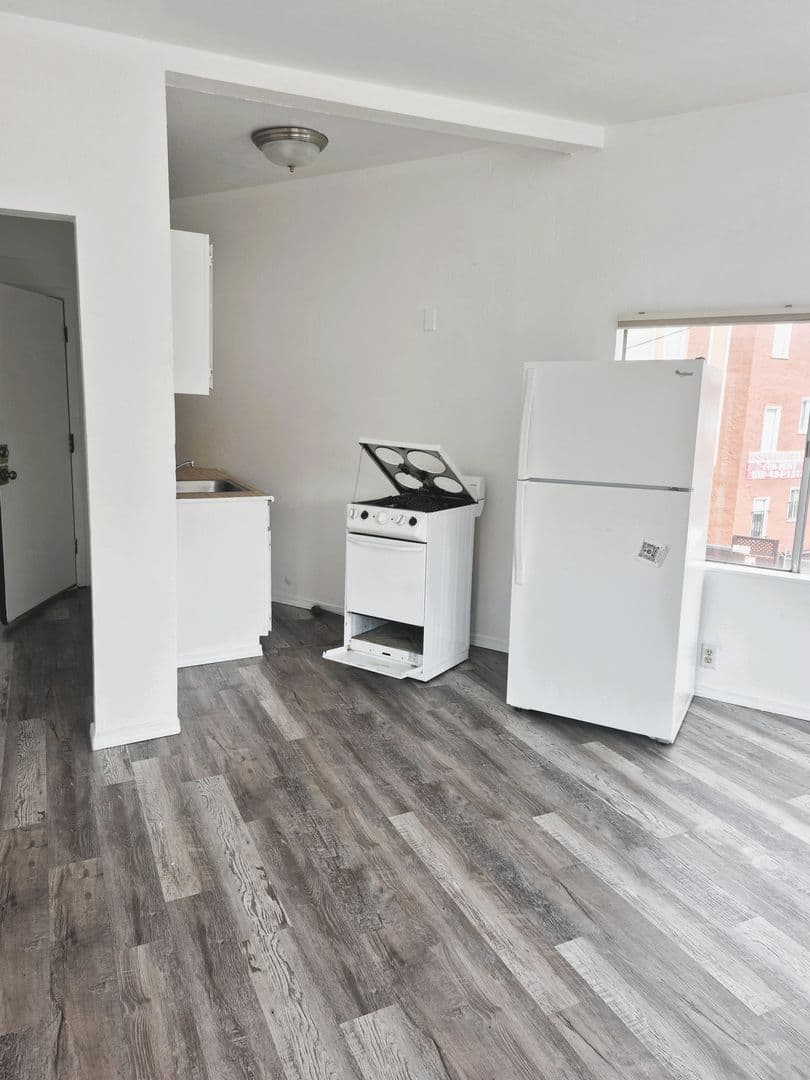 Oakland Apartment: 1811 27th Ave