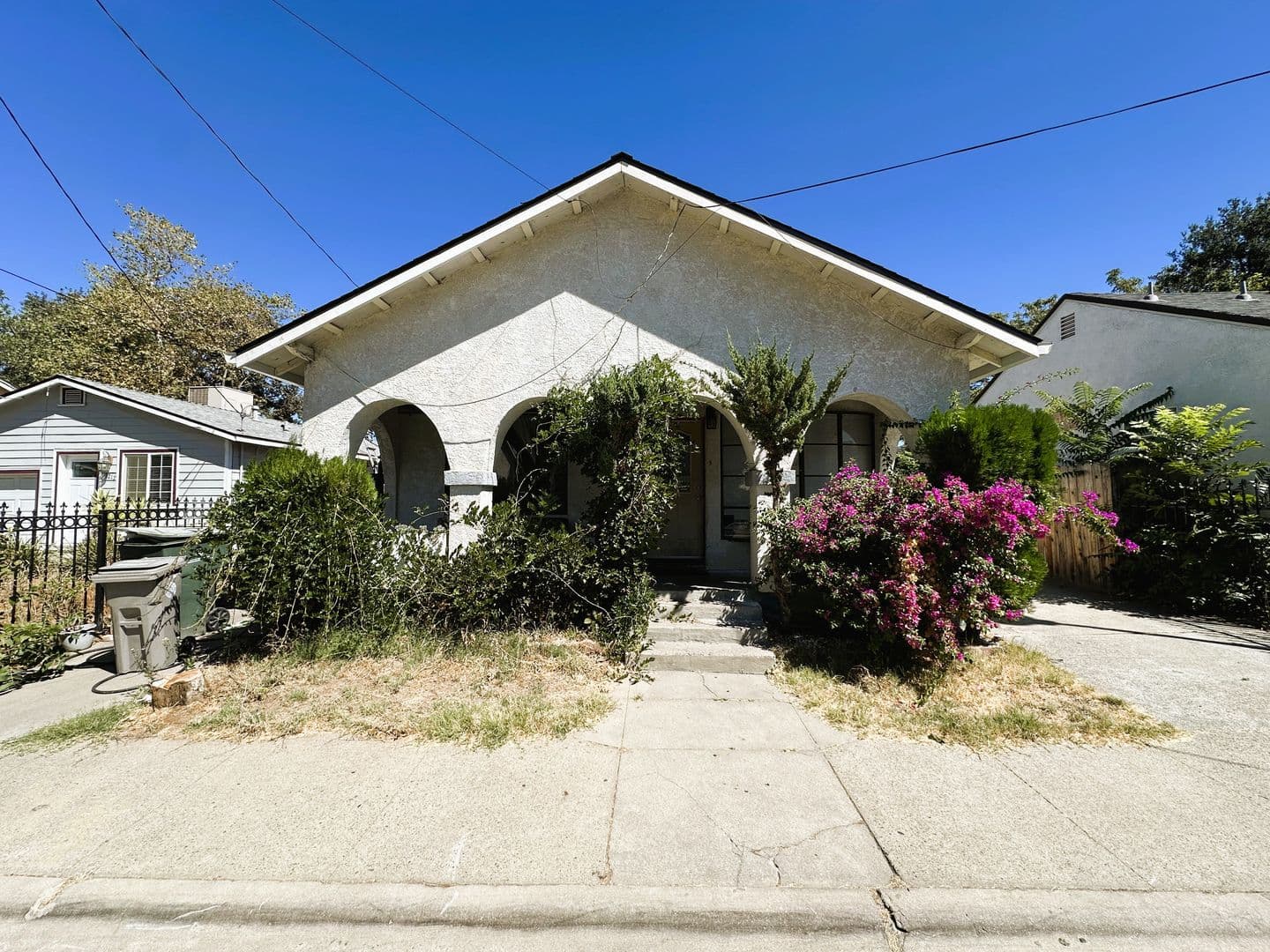 Sacramento House: 3221 44th St