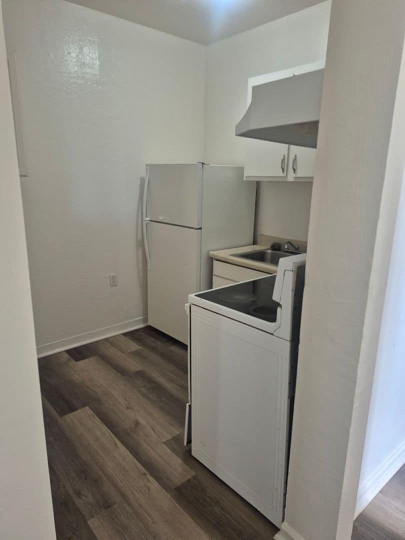 Oakland Apartment: 1811 27th Ave