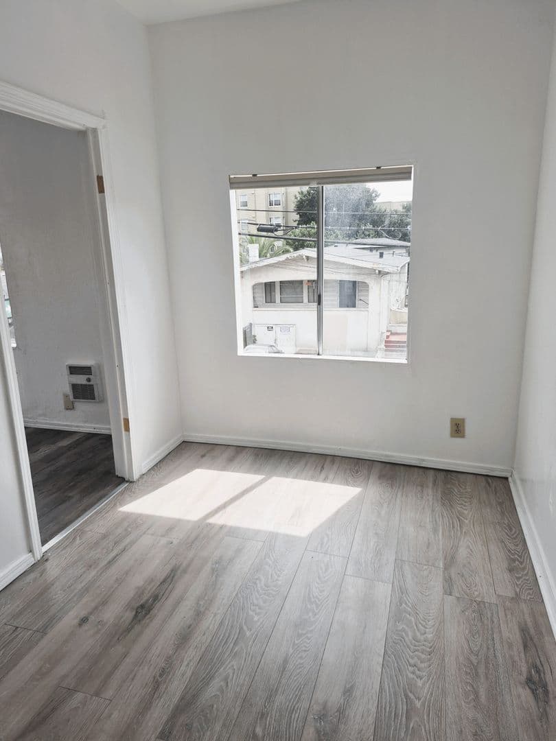 Oakland Apartment: 1811 27th Ave