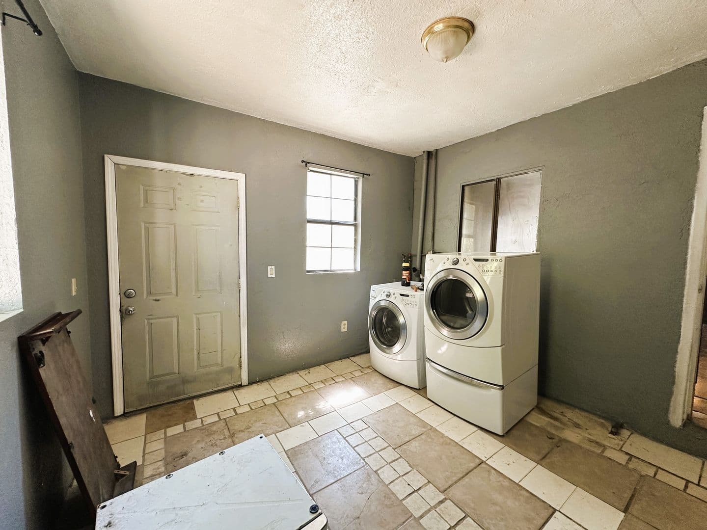 Sacramento House: 3221 44th St