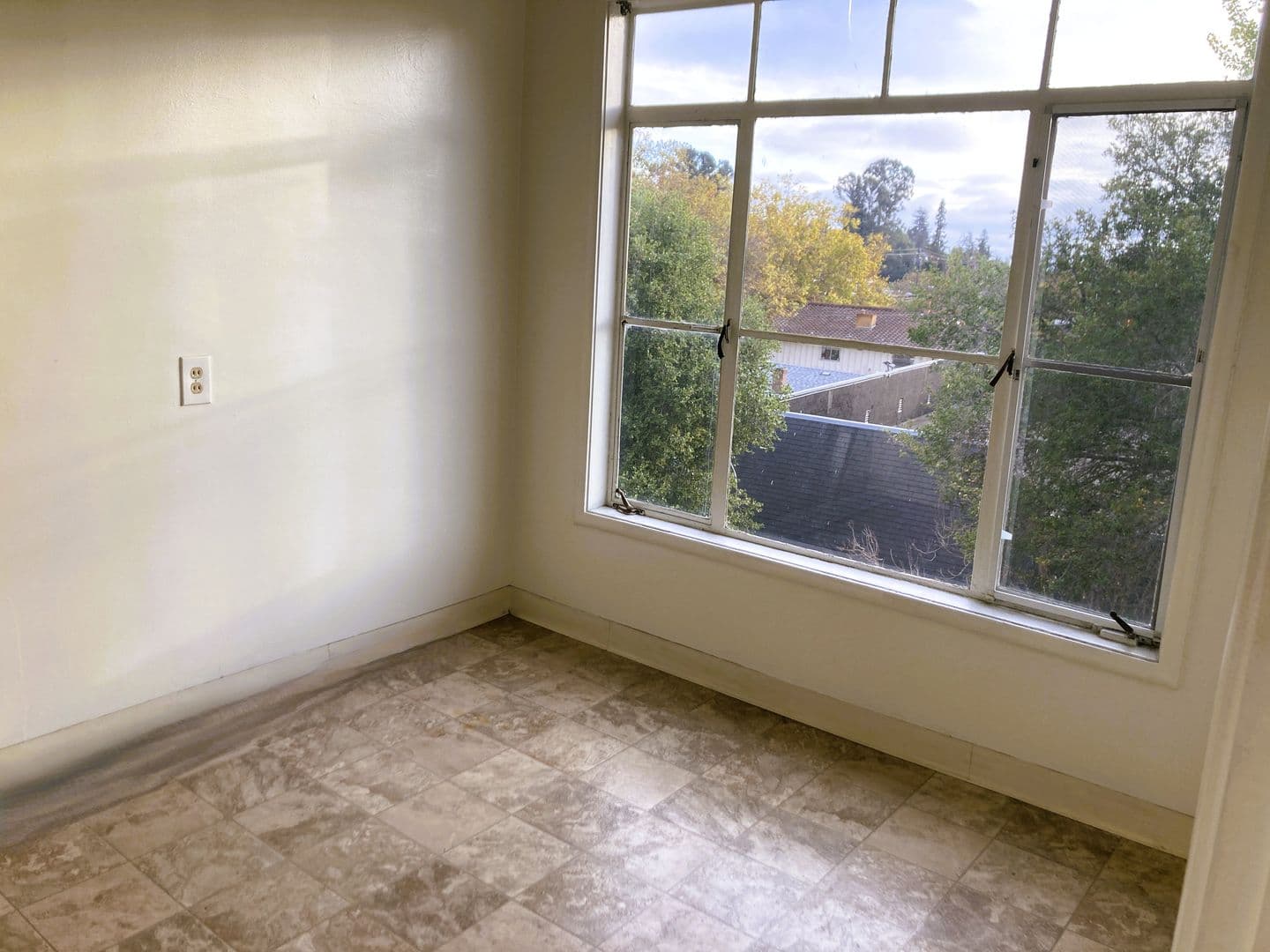 Oakland Apartment: 3105 High St