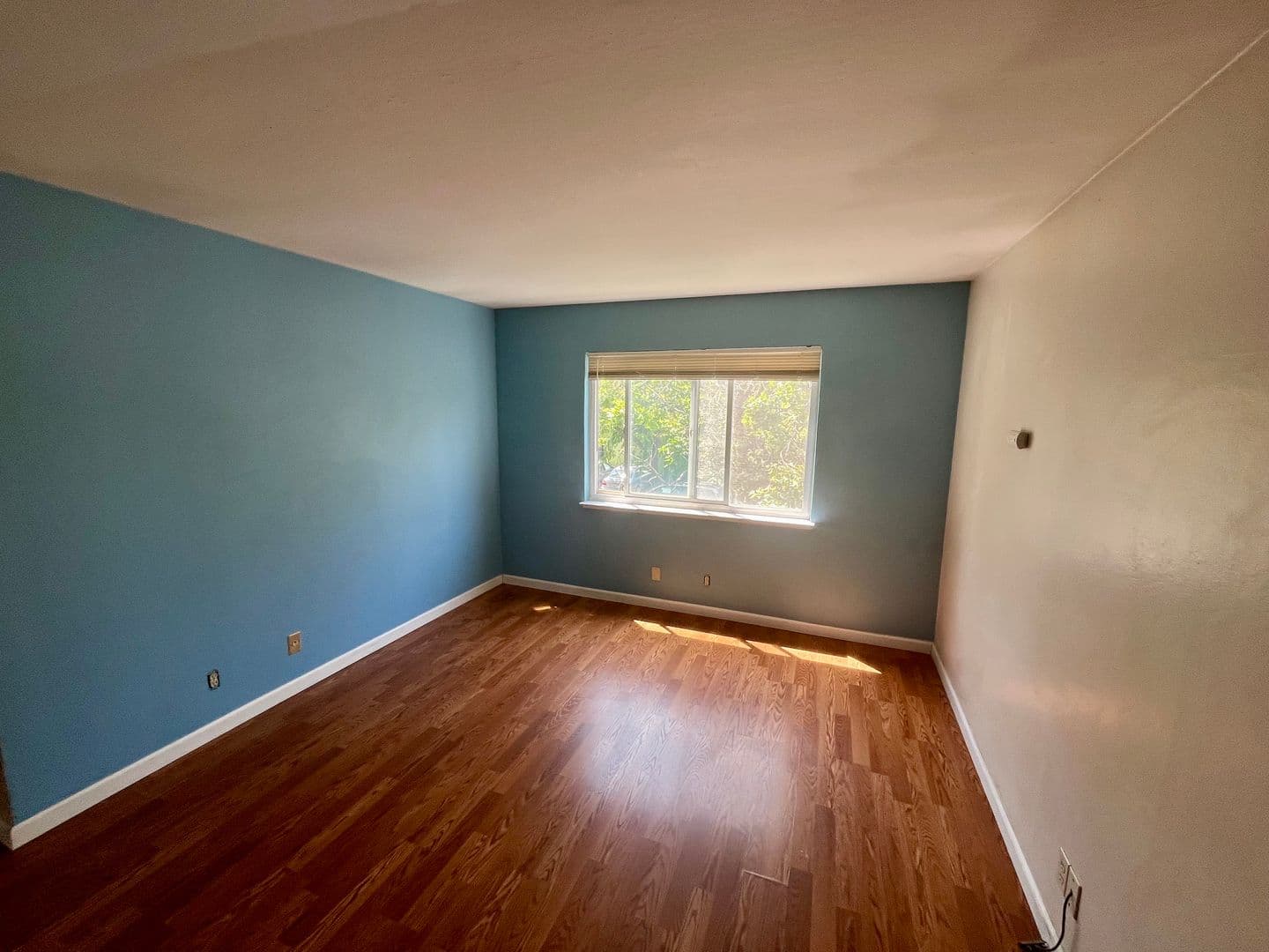 Oakland Apartment: 588 59th Street