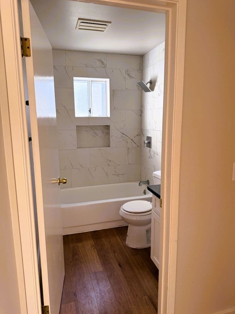 Oakland Apartment: 9700 Mountain Boulevard
