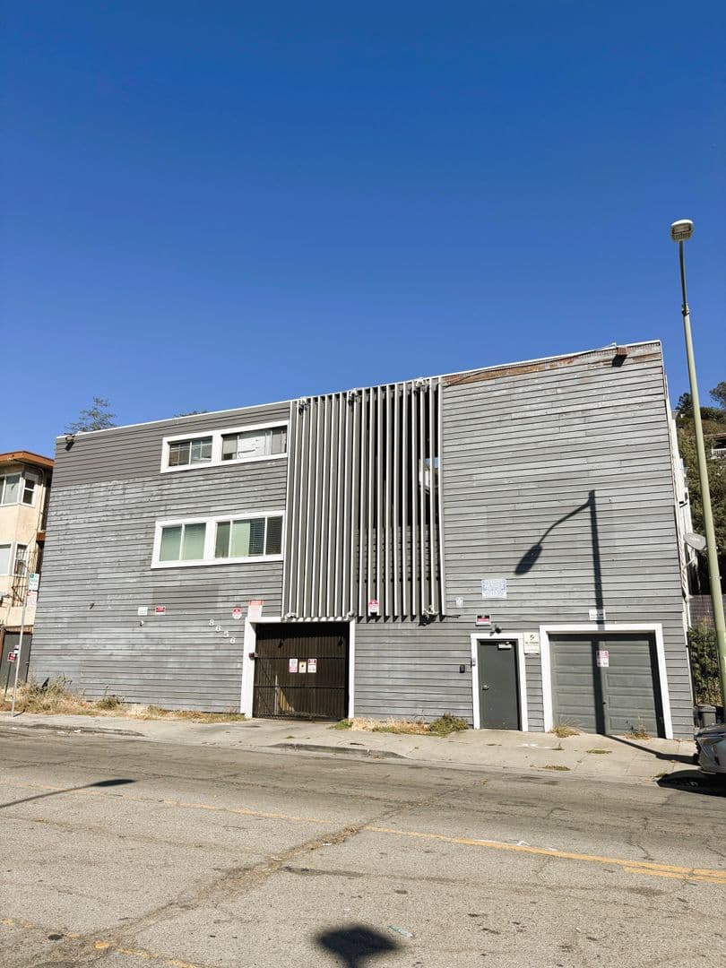 Oakland Apartment: 8656 MacArthur Blvd