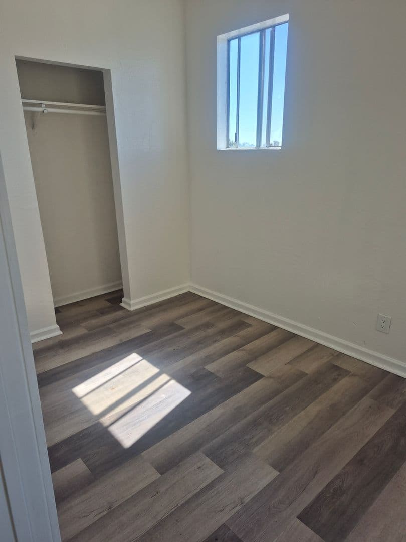 Oakland Apartment: 1811 27th Ave