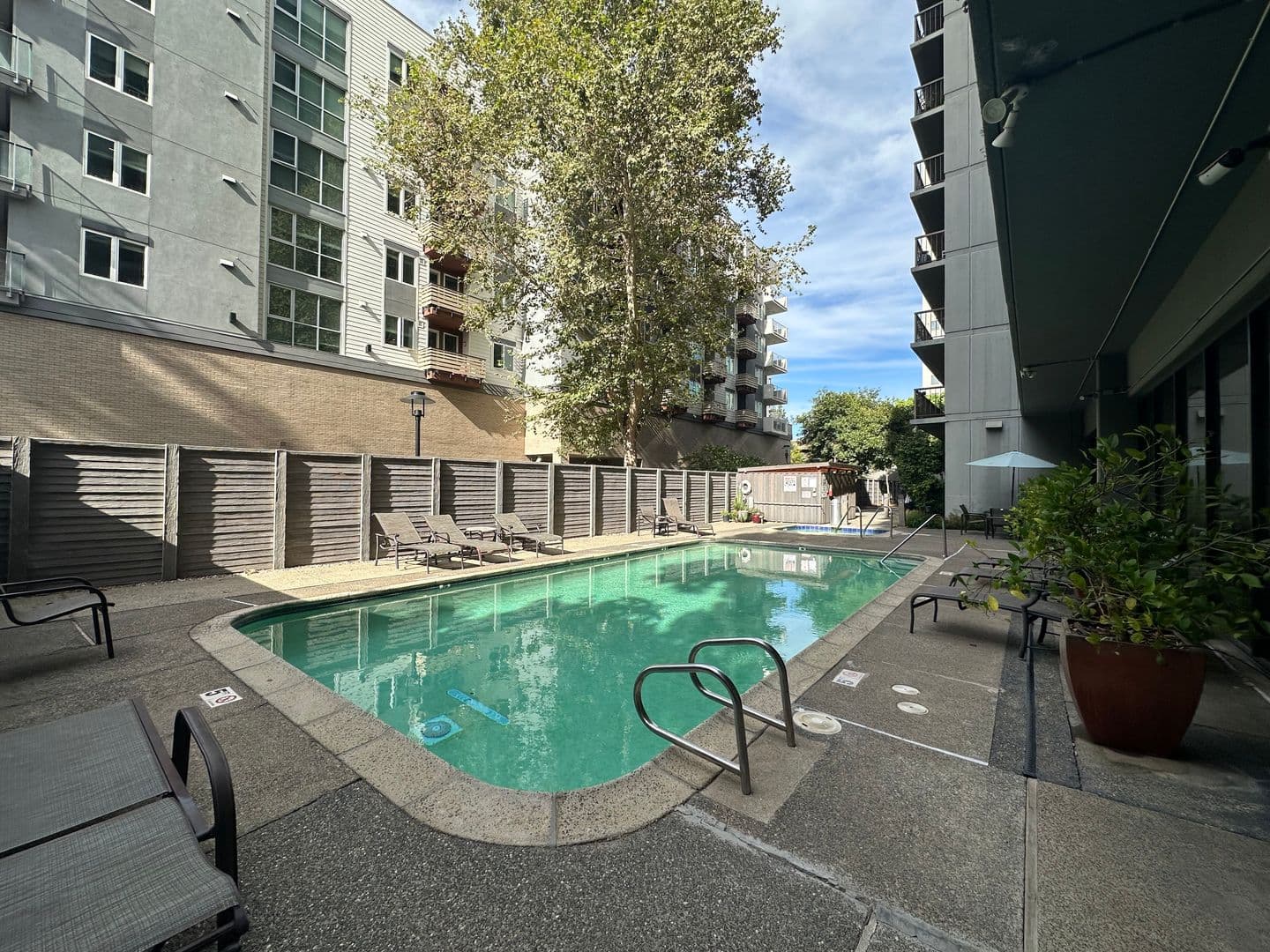 Sacramento Apartment: 500 N St #1607