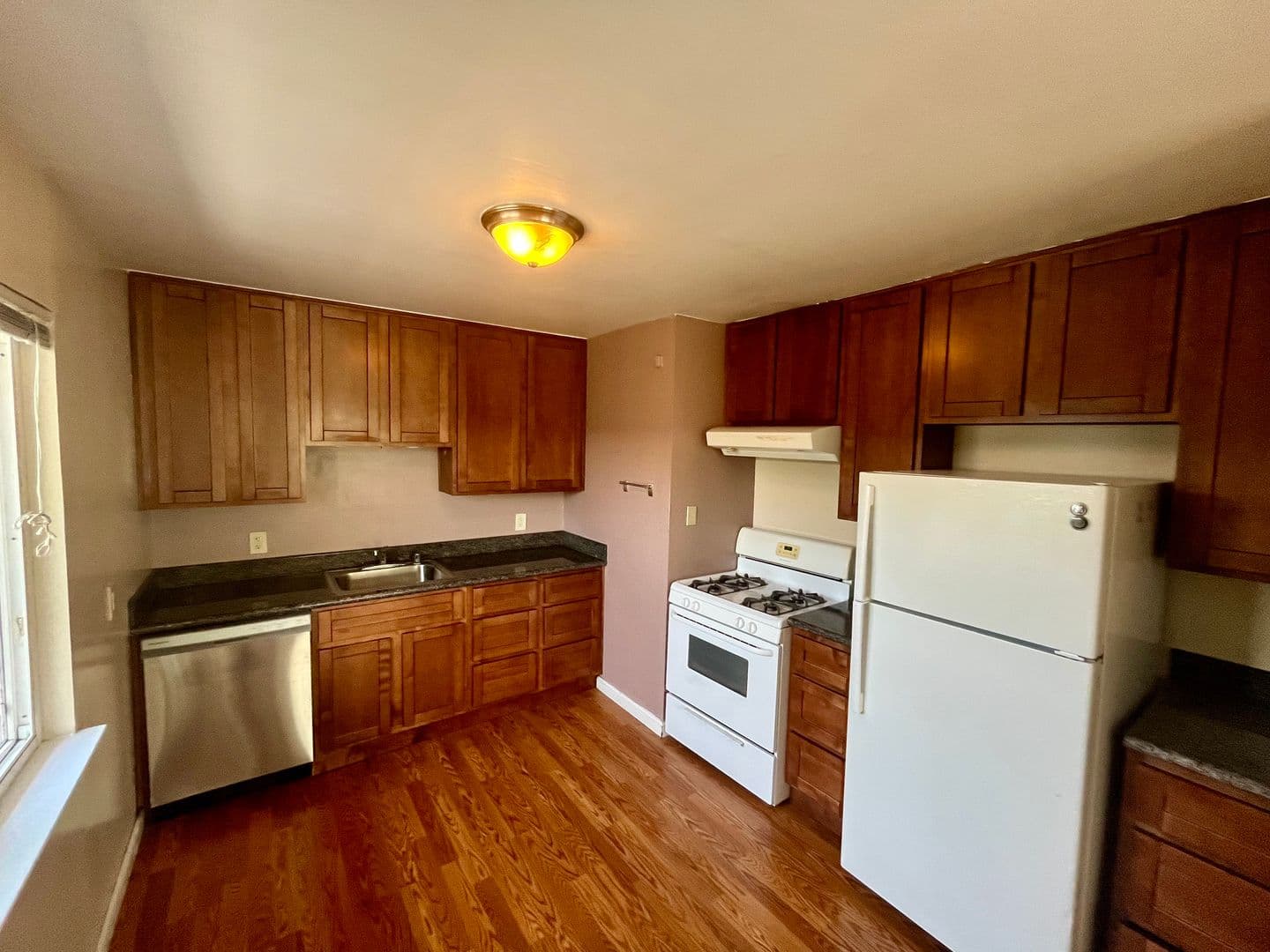 Oakland Apartment: 588 59th Street