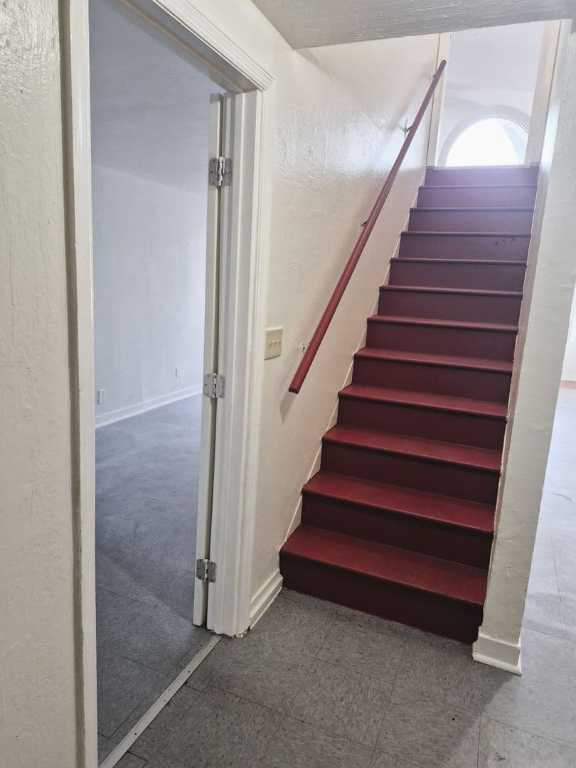Oakland Apartment: 1811 27th Ave