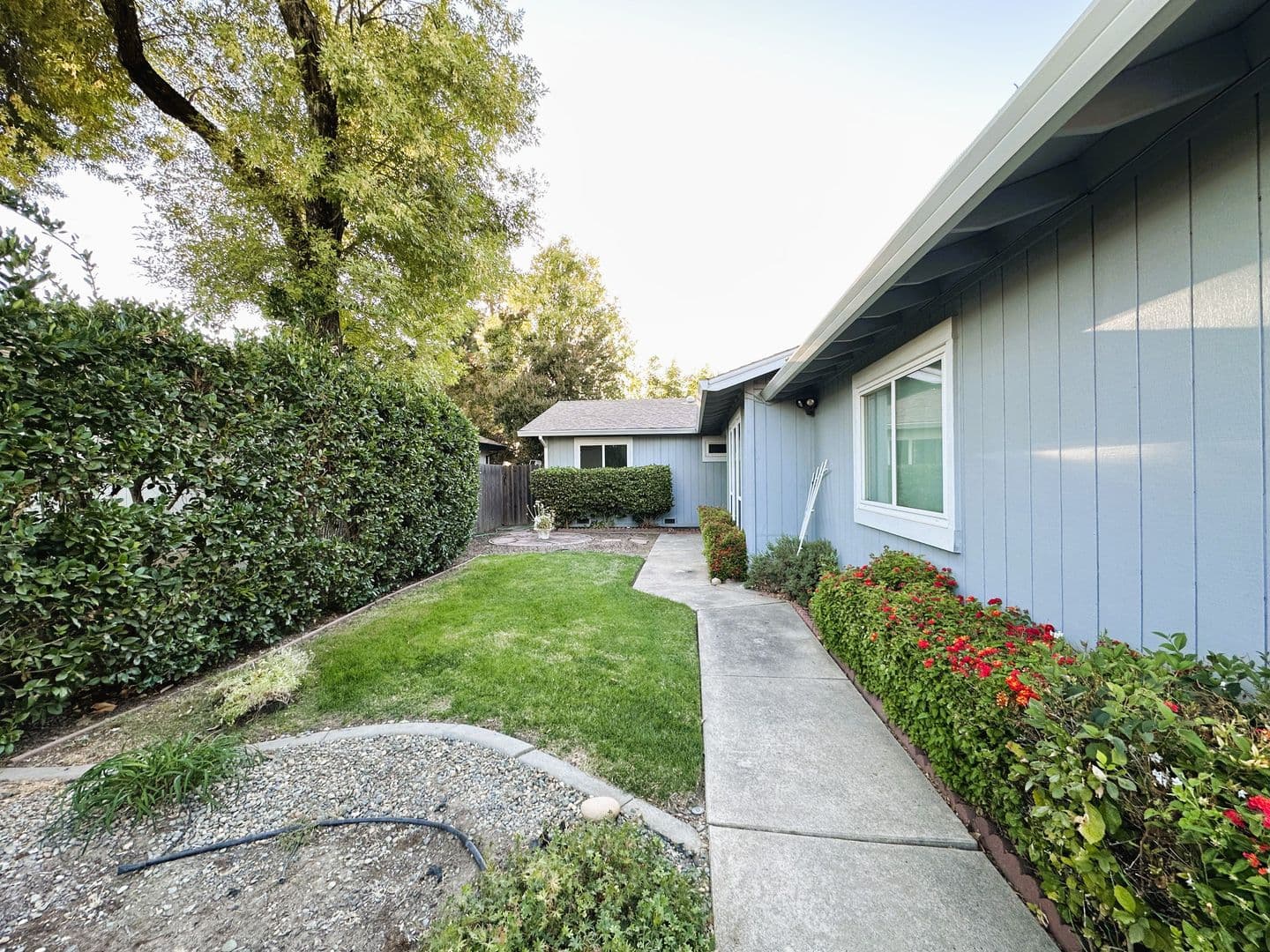 Sacramento House: 3429 Montclaire St