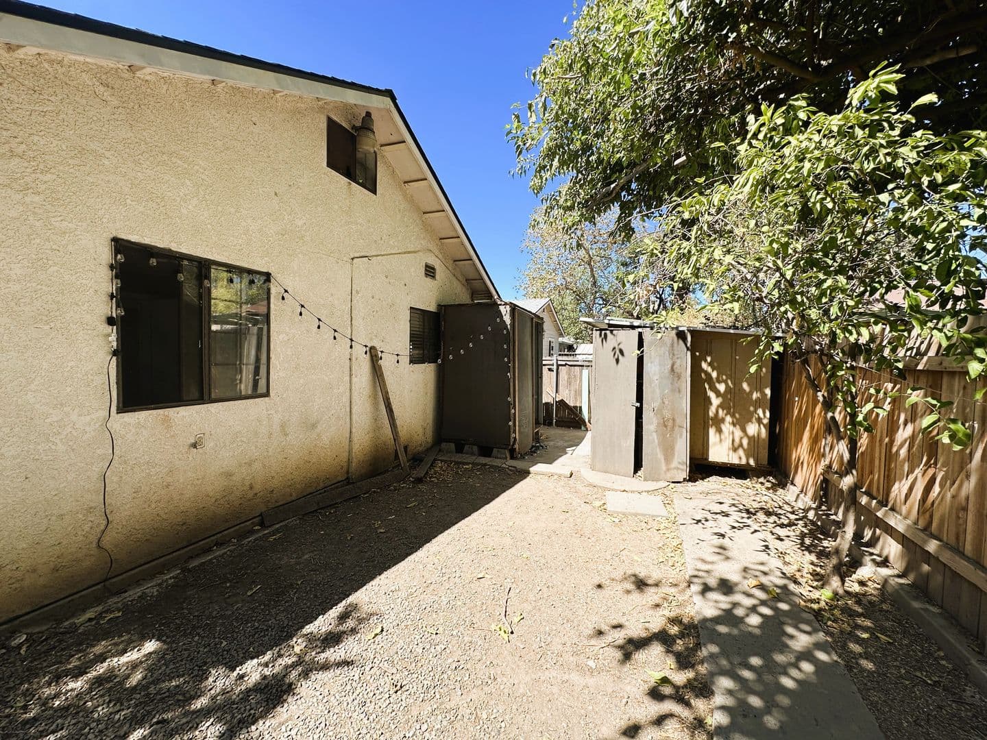Sacramento House: 3221 44th St